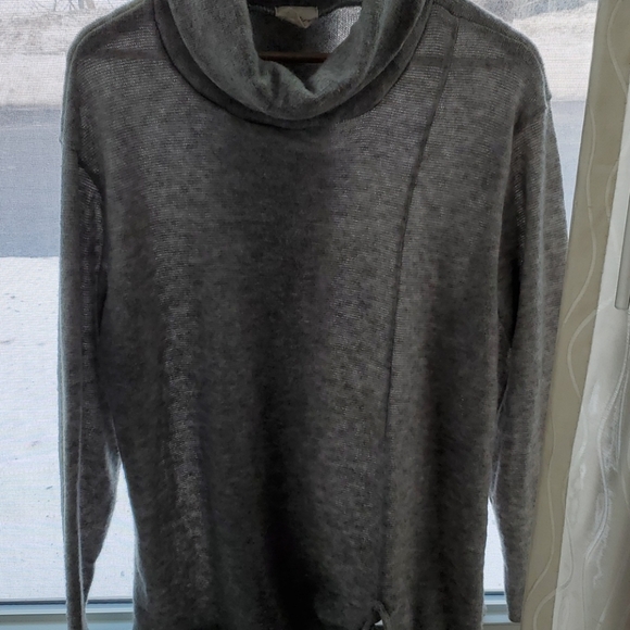 WOMENS SWEATER - Picture 2 of 5